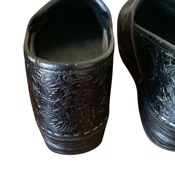 Dansko Black Embossed Clogs Woman’s Size 8.5 - Picture 5 of 15